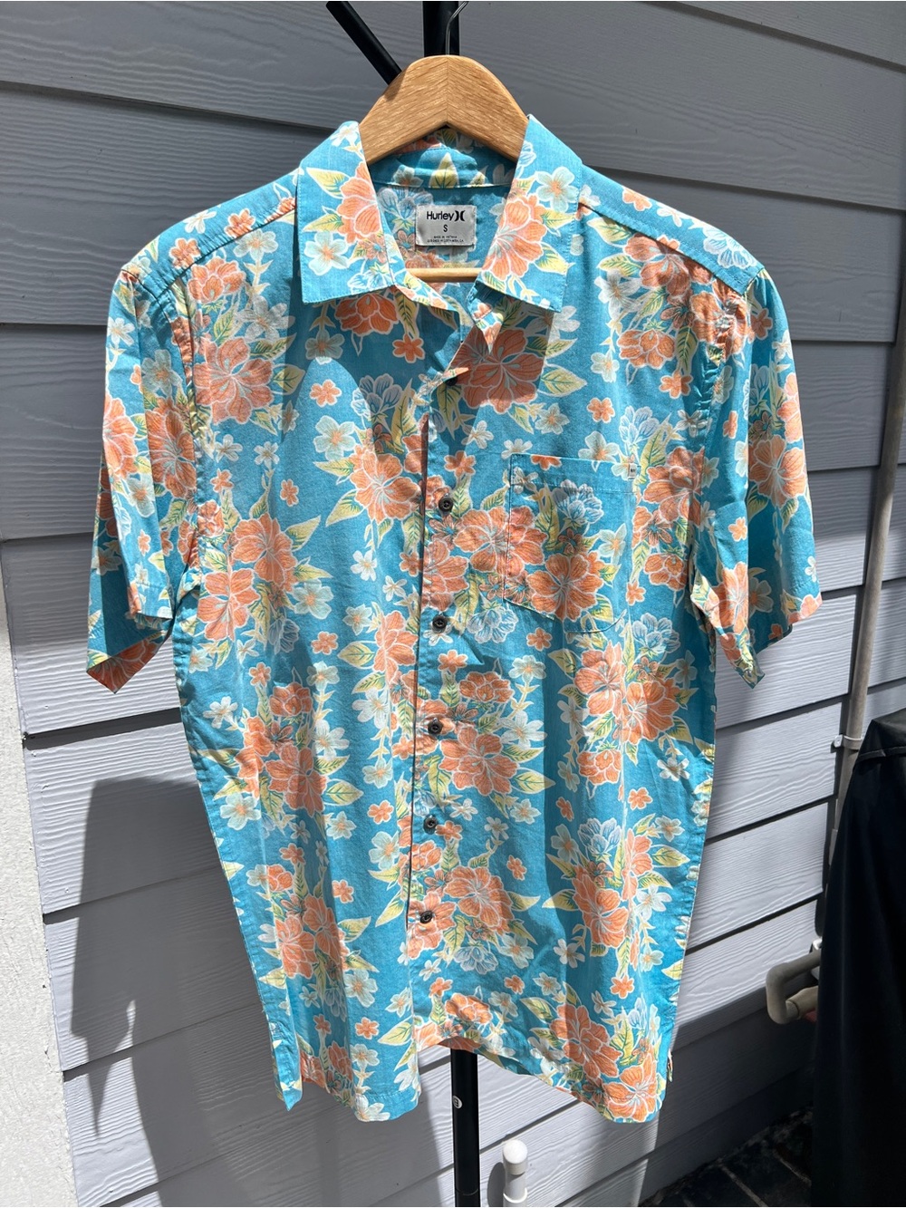 Hurley Men’s tropical shirt